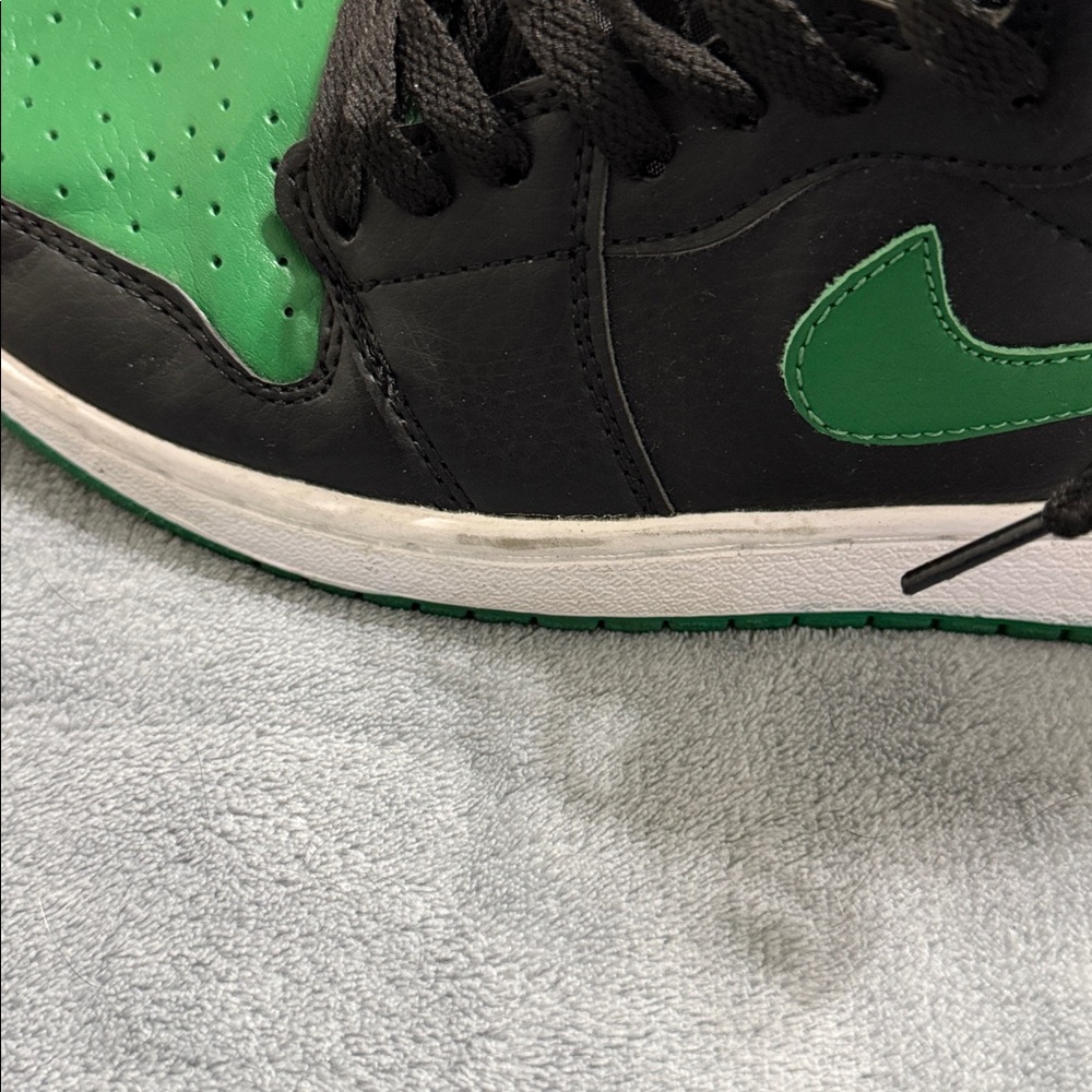 Nike Air Jordans men’s size 8.5 - Picture 4 of 5